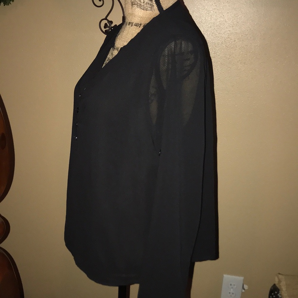 NWOT beautiful back blouse - Picture 2 of 8